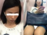 (電車対面）(顔出し)ミニタイトスカートをお召になった人妻OLさん…魅惑の▼ぞーんを観察しちゃいました!!