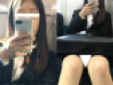 (電車対面）(顔出し)リクスー女子大生さんの…キラキラ神々しい色白の綺麗なパンストあんよを…観察しちゃいます!!