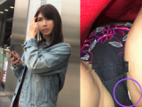 【よーく見るとパンティの間に・・・】美しいセクシー顔のお姉様のどっぷりお色気パンティー盗撮！