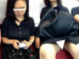 (電車対面）(顔出し)黒のワンピースに身を包んだスレンダー人妻OLさん…くぱぁ～っとひらいちゃったパンストお股を観察してみました