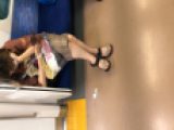 足の指先がエロく見えるギャルの生足