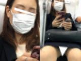 (電車対面)(顔出し)上のお口はしっかりガード…でも下のお股はがっつりオープン…無防備な人妻OLさんを観察してみました!!