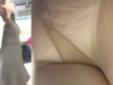 [★新作][★顔出し]パンチラ盗撮 美人OLさん 白パンツに超接近 警戒されたけど無視して強引撮影