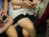 おっぱい谷間丸見えギャル