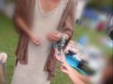 再 可愛い店員さんは子供から年寄りにも人気 フリマ 胸チラ ブラチラ