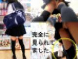 ◆油断し過ぎた故の大失態!ニーハイ制服娘に夢中で目撃されたパンチラ盗撮動画◆