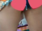 【電車】夢の国帰りのショーパン女(パンチラあり)