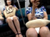(電車対面)(顔出し)ビビットブルーの花柄のミニタイトワンピで攻める休日のOLさんを…遠距離&超至近距離から観察してみました!!