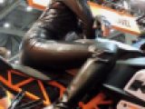 ピチピチライダースーツバイクに乗るコンパニオン2015モーターサイクルショー【動画】イベント編 1201