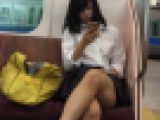 【顔出し】ツンデレ白パンJKギャルの生脚（電車対面）