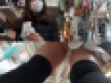おっとり無防備美女の食い込みＴバックを接写＆逆さ撮り