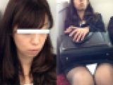 (電車対面）(顔出し)黒のパンストに包まれたあんよを内また気味にして…きゅっと閉じて…あんよが緩まないように頑張る奥さまを観察し