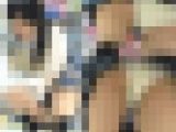 激カワ学生の無防備大開脚！沈み込んでくるお尻に超接写パンチラ撮り