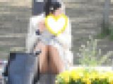 お座りお姉さん発見！！（ＦＨＤ）大変です！！パンツが見えてますよ３５