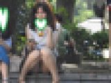 お座りお姉さん発見！！大変です！！パンツが見えてますよ５１