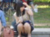 お座りお姉さん発見！！（ＦＨＤ）大変です！！パンツが見えてますよ６０