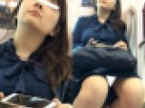 (電車対面）(顔出し）〇っぱいの大きさが隠し切れない熟れたえろボディを見せつける…色白で艶やかなOL奥さまを観察してみました!!