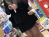 激ミニ制服風の銀髪ギャル