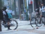 通学中自転車に乗る制服JK信号待ち前髪を気にする【動画】街撮り編 1017と1012セット販売