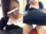 (電車対面）（顔出し）深紅のルージュをまとったくちびるがとってもエッチな…いやらしくパンストあんよをひらくOLさんを観察してみま