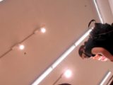 スカートの中撮らせてもらいました。（一人で買い物中のミニスカお姉さん)