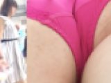 [★新作][★顔出し]パンチラ盗撮 OLさん ワインレッドなレース付きパンツが尻に食い込み