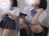 スマホに夢中パンチラ★制服白パンツともっちり太もも01