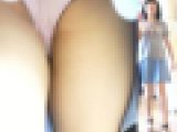 [★新作][★顔出し]パンチラ盗撮 女子大生 ピンク色パンツをこっそり撮影