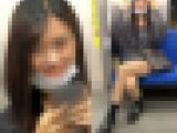 スマホを眺めてニヤニヤするスケベそうな女子大生（其の二）