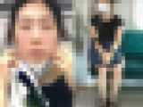 タオルで汗を拭う美女の生脚美脚を正面から撮影