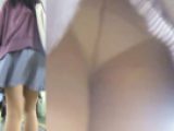 パンチラ盗撮 女子大生 白パンツを階段とエスカレーターの両方で激写