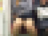 短いスカートの中が丸見えになっている通学中の女子大生（其の四）