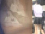 パンチラ盗撮 女子大生 さくらんぼ柄のレース付き白パンツが超ミニスカの中に炸裂