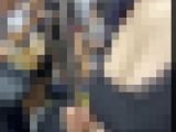 爆乳人妻の谷間胸チラ②