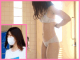 <海水浴場 水着着替え>　坂道にいそうな女の子