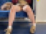 【電車対面パンチラ】白パンツ見えっぱなしの女の子Part1(4K高画質)
