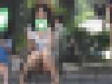 お座りお姉さん発見！！大変です！！パンツが見えてますよ５１