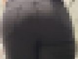 【黒スキニーデニム】ムチムチの下半身を強調するお姉さん1