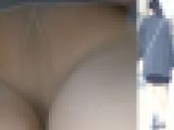 パンチラ盗撮 OLさん オレンジ色パンツを接近撮影
