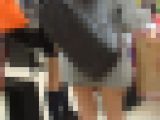 制服女子街撮り14　セーターが長すぎてスカートがぎりぎり見えてるJK