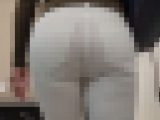 【白スキニー】濃いピンクのパンティーが透ける安産型のお尻4