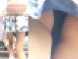 [★新作]パンチラ盗撮 女子大生 黒パンツが尻に食い込み