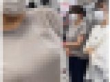 【お買い物中の眺め13】巨乳親子の巨乳をまとめて