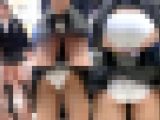 【鬼畜スカートめくりNo,28】~幼尻に食い込みすぎな白Pモロ見え盗撮めくり~