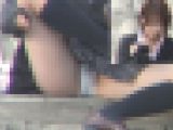 J○ 股間スジ見え 大股開きパンモロ撮影