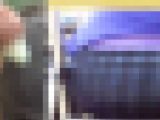 【変態動画】若kさあふれる巨尻!きしむパイプイス!たまらず背後でゴム射w 放屁音、淫語のおまけあり
