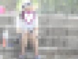 （ＦＨＤ）大変です！！ワンちゃんに夢中になり、パンツが見えてますよ２２０