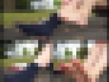 手を使わずに紺ソを脱ぎます