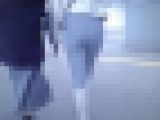 超アイドル級の極上美女が神スタイルでスキニーパンツ履いて歩く姿がエロすぎる