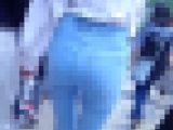 超スーパーモデル級のスタイル抜群ハイスペック清楚美女がデニム履いて歩く姿にフル勃起